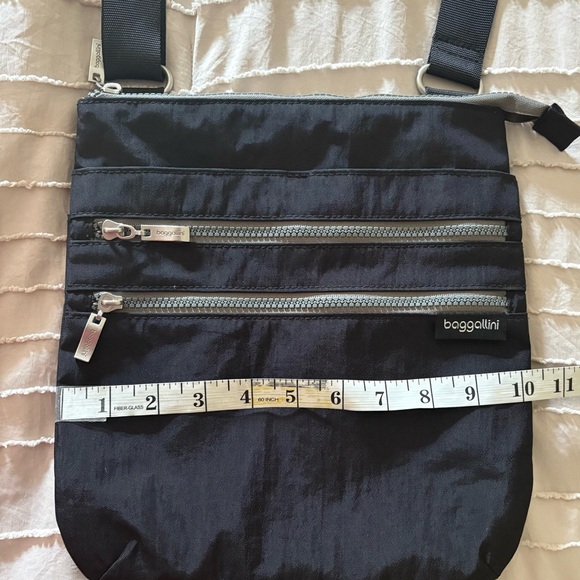 New Baggallini Crossbody Vegan Black Bag - Picture 8 of 9